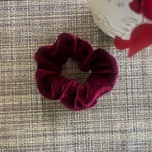 Velvet Scrunchie 🌺🥀